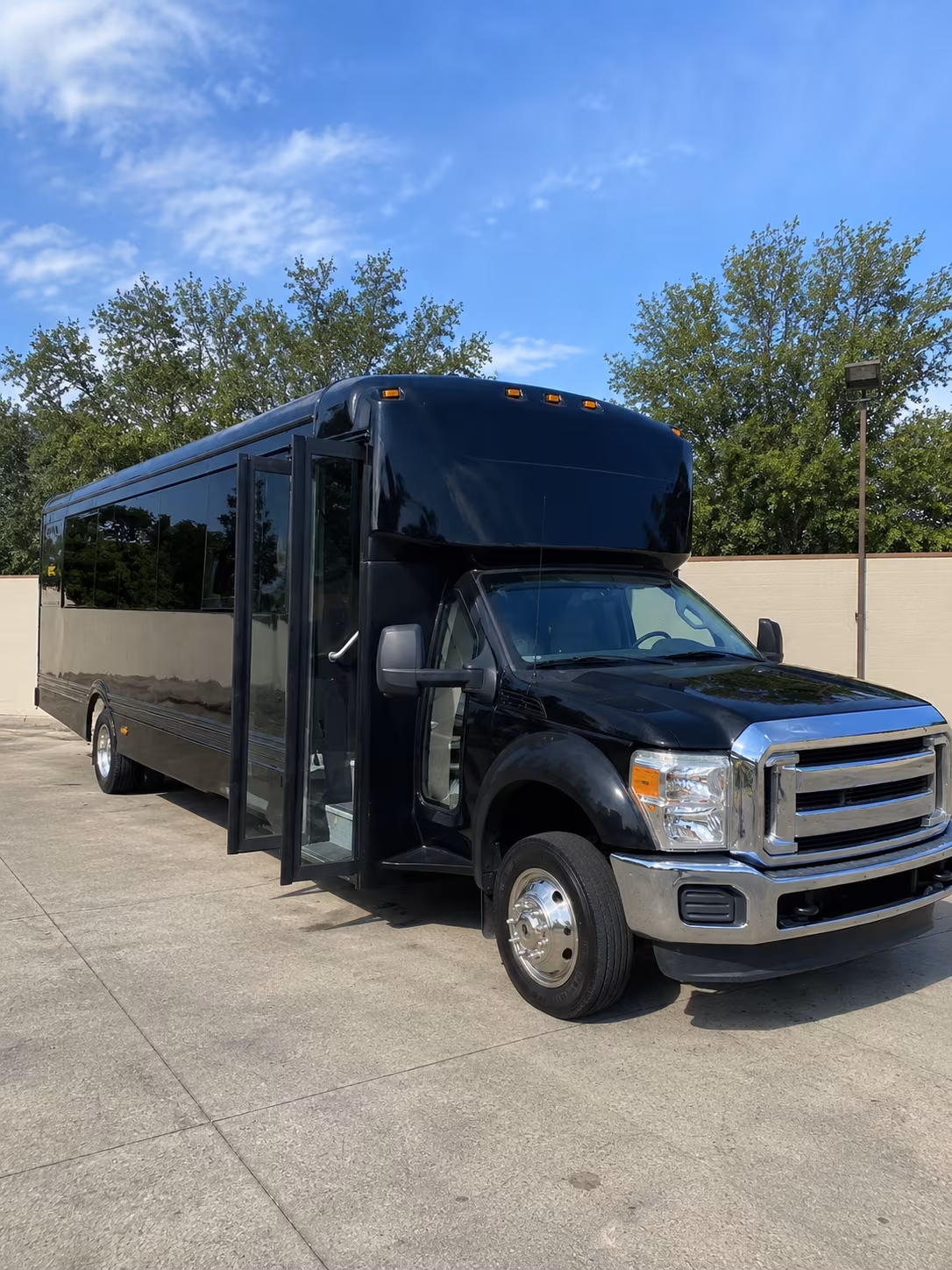 euclid 20 passenger party bus