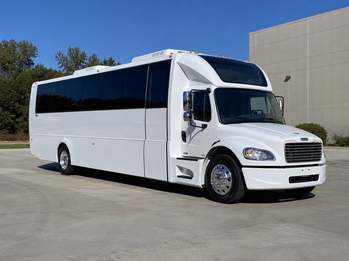 euclid 28 passenger party bus